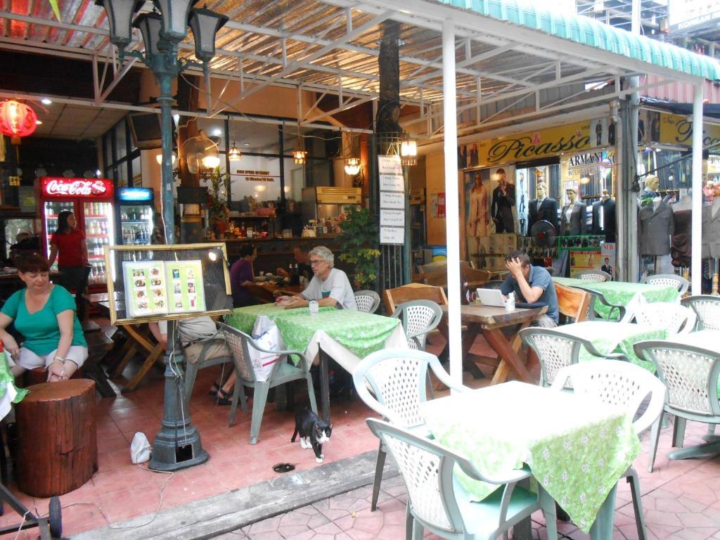 Four Sons Village Bangkok Exterior photo